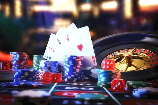 Người chơi casino trực tuyến đang thắng lớn tại bàn Baccarat trên điện thoại